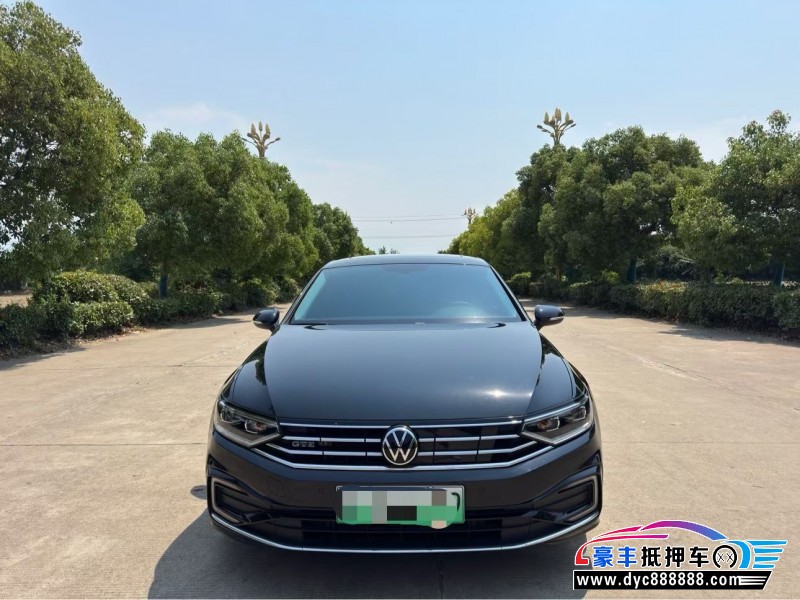 抵押车出售24年大众迈腾轿车