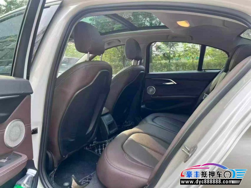 23年宝马1系轿车抵押车出售