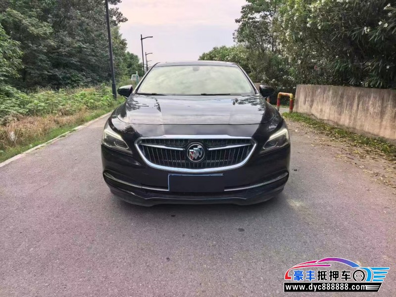 抵押车出售18年别克君越轿车
