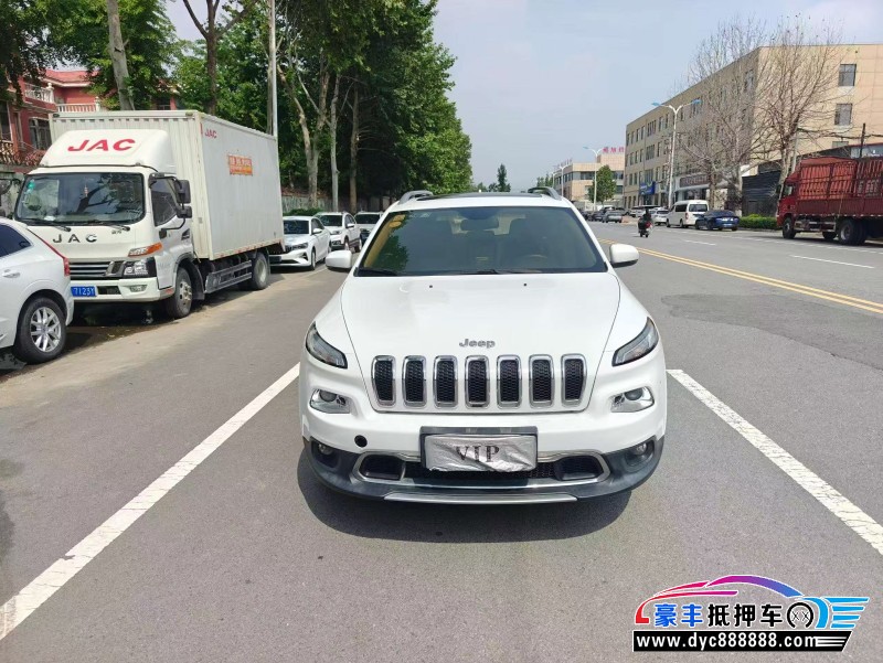 18年Jeep自由光轿车抵押车出售