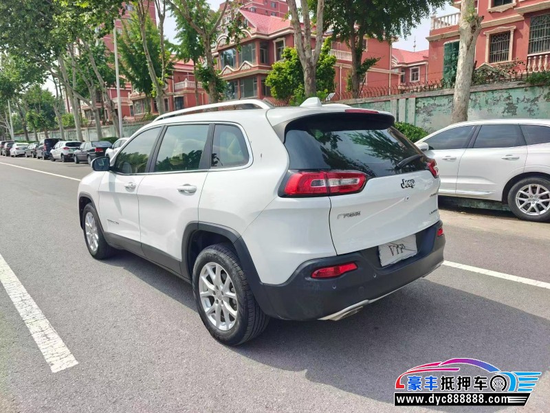 18年Jeep自由光轿车抵押车出售