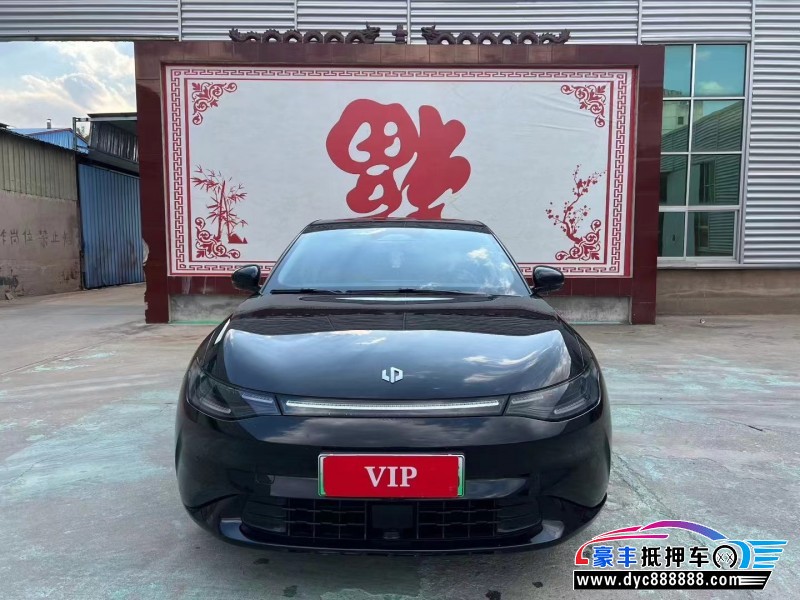 抵押车出售25年零跑c01轿车