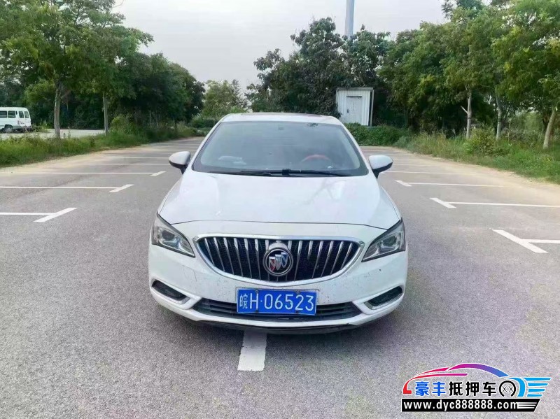 抵押车出售17年别克威朗轿车