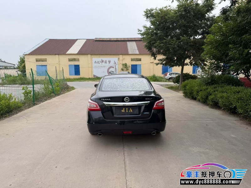 16年日产天籁轿车抵押车出售