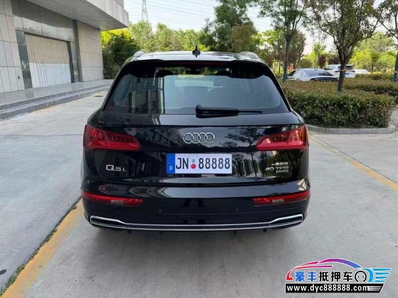 18年奥迪Q5轿车抵押车出售