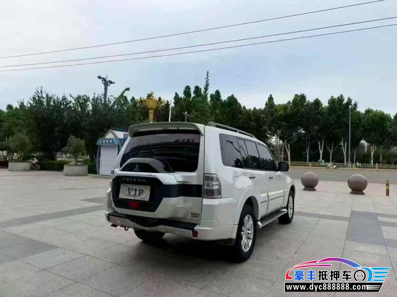 19年三菱帕杰罗轿车抵押车出售