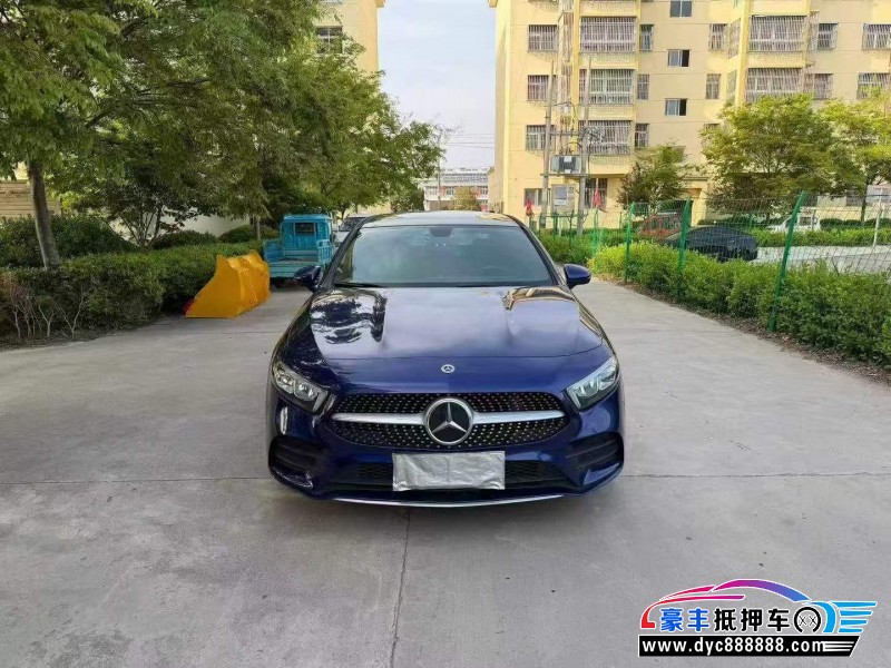 21年奔驰A轿车抵押车出售