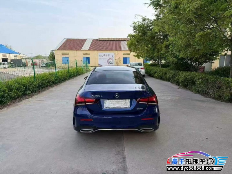 21年奔驰A轿车抵押车出售