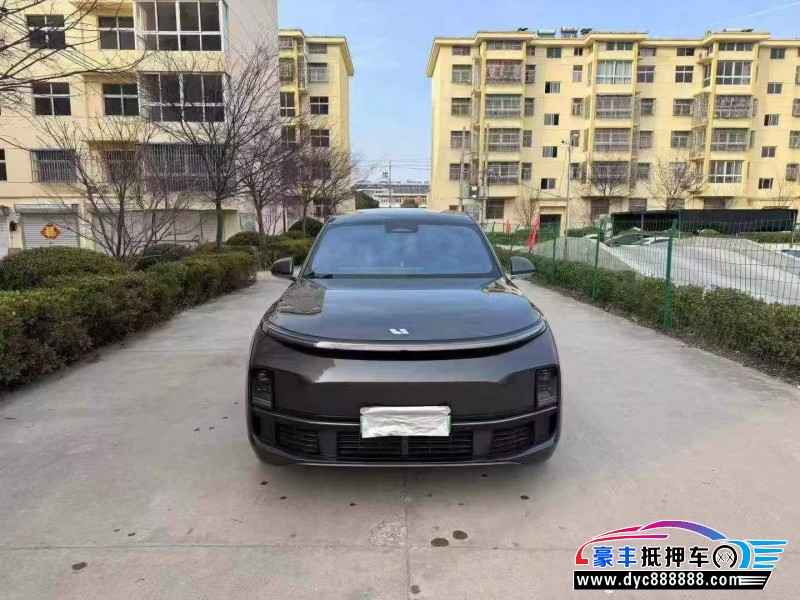 抵押车出售23年理想L8轿车