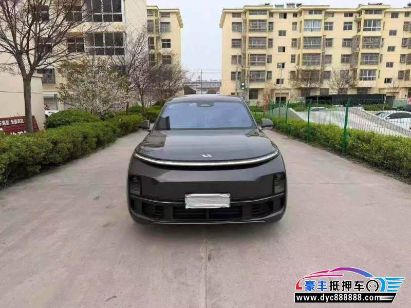 抵押车出售23年理想L8轿车