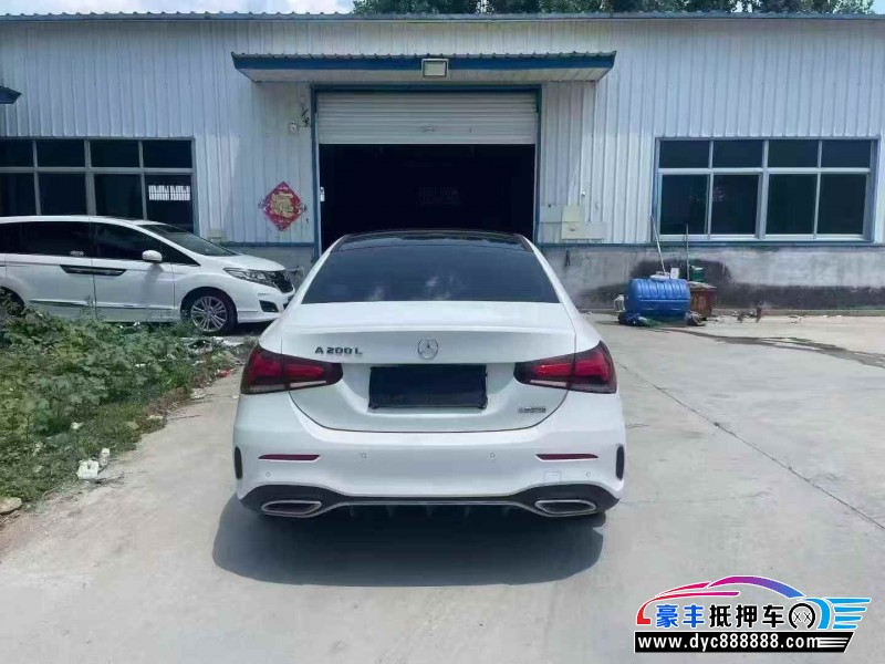 21年奔驰A轿车抵押车出售