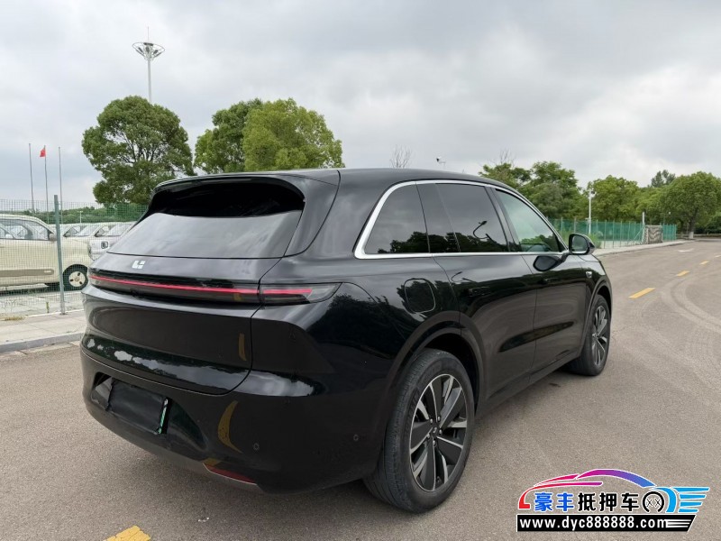 25年理想L6轿车抵押车出售