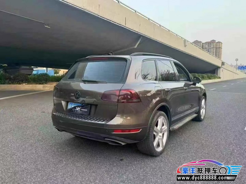 14年大众途锐轿车抵押车出售