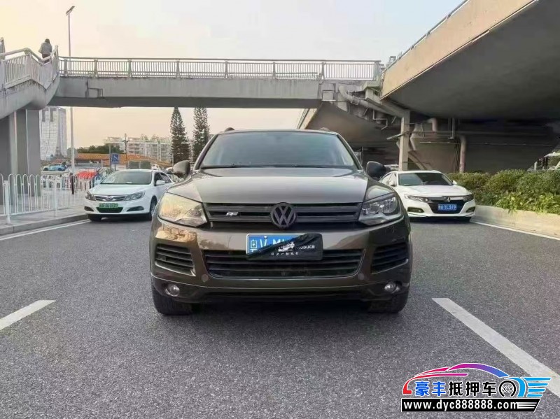 抵押车出售14年大众途锐轿车