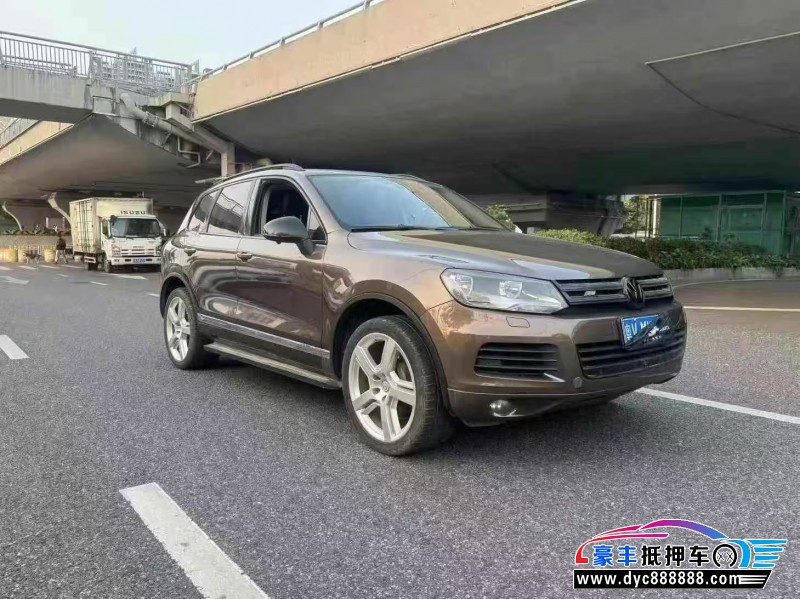 14年大众途锐轿车抵押车出售