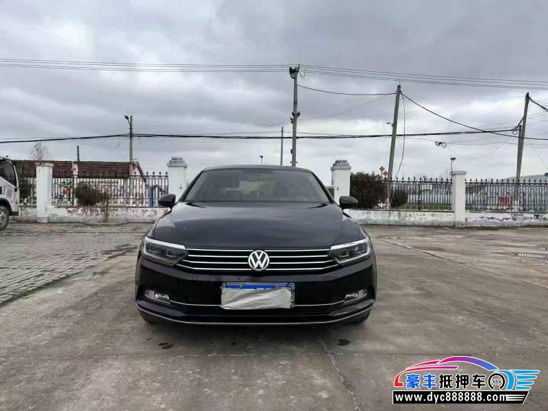 抵押车出售18年大众迈腾轿车