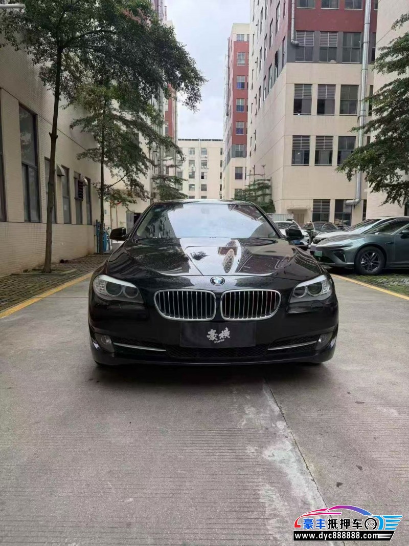 抵押车出售12年宝马5系轿车