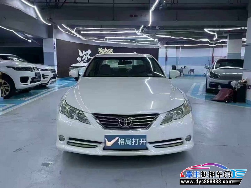 抵押车出售11年丰田锐志轿车