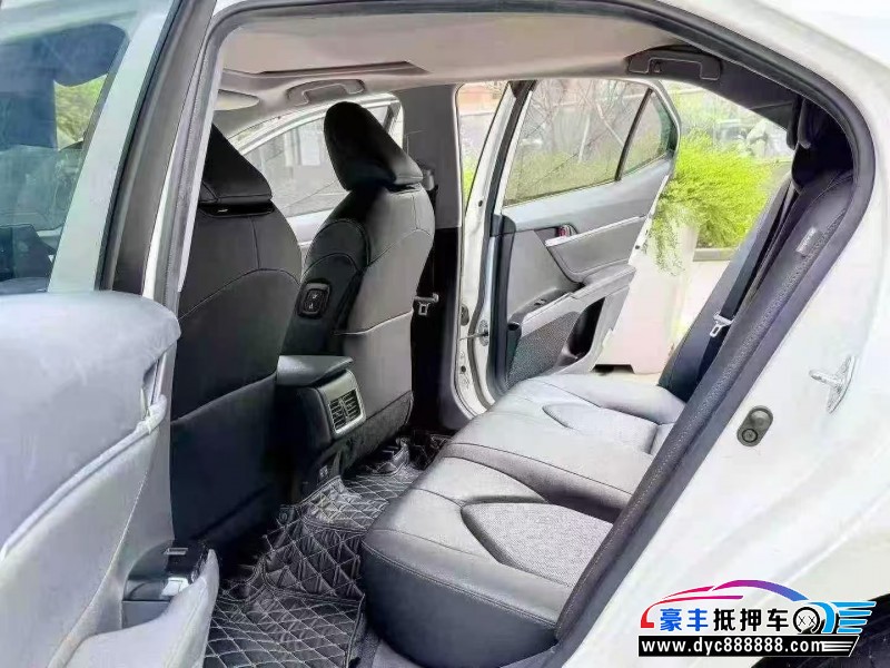 22年丰田凯美瑞轿车抵押车出售