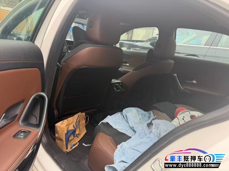 20年奔驰A轿车抵押车出售