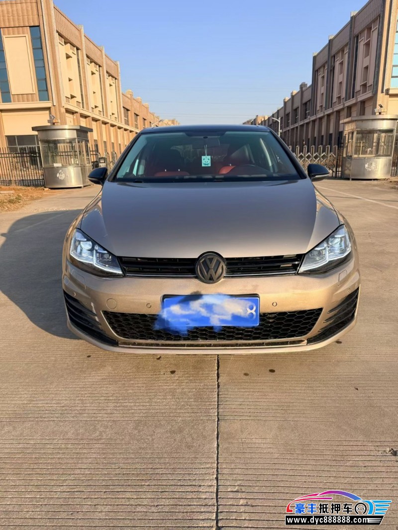 抵押车出售17年大众高尔夫轿车