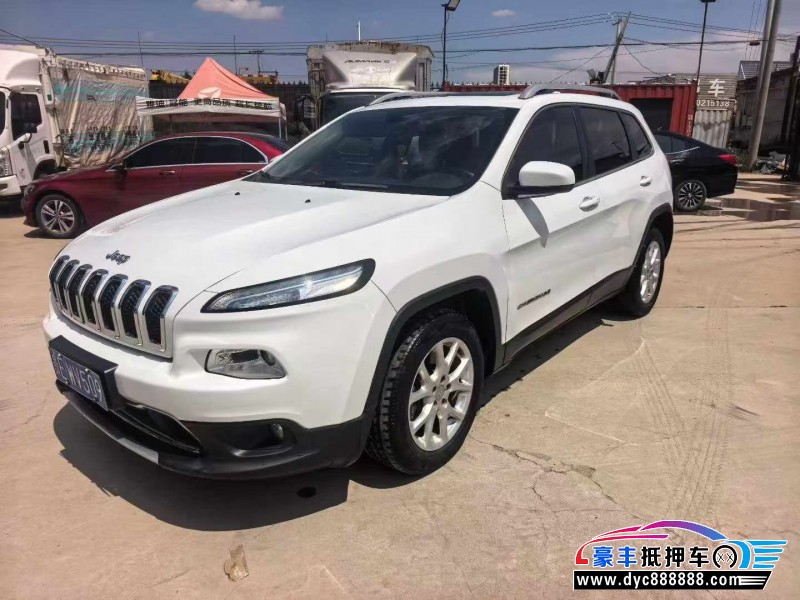 18年Jeep自由光轿车抵押车出售