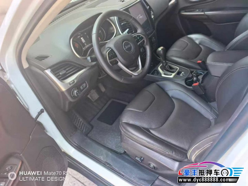 19年Jeep自由光轿车抵押车出售