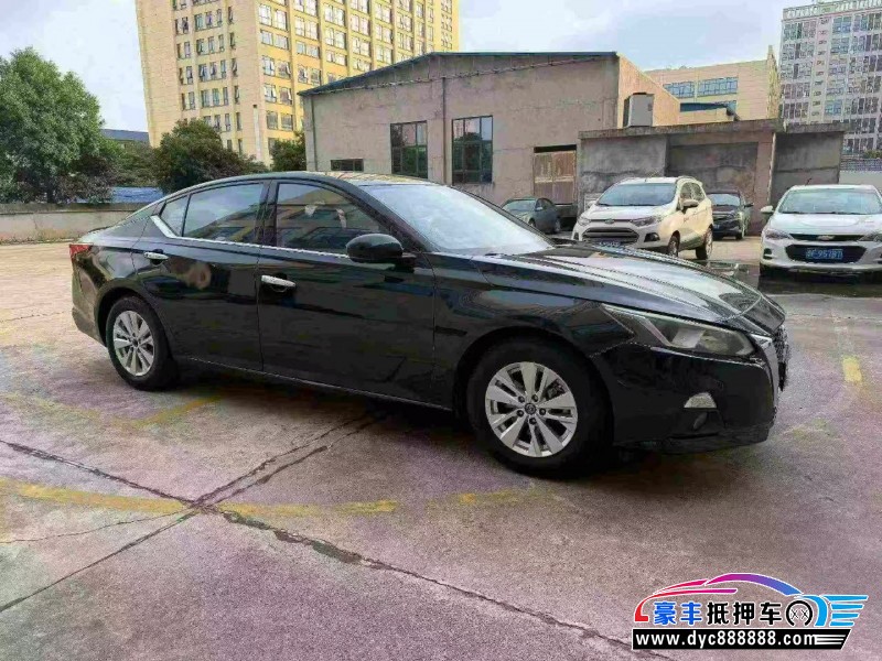 22年日产天籁轿车抵押车出售