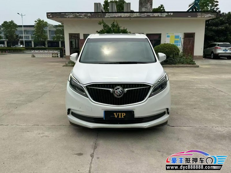 抵押车出售17年别克GL8轿车