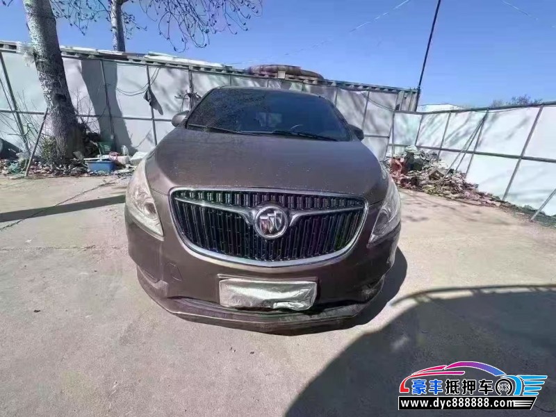 抵押车出售19年别克GL8轿车