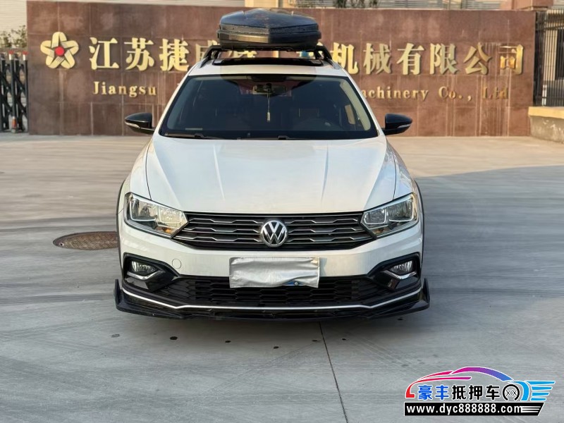 抵押车出售17年大众蔚领轿车
