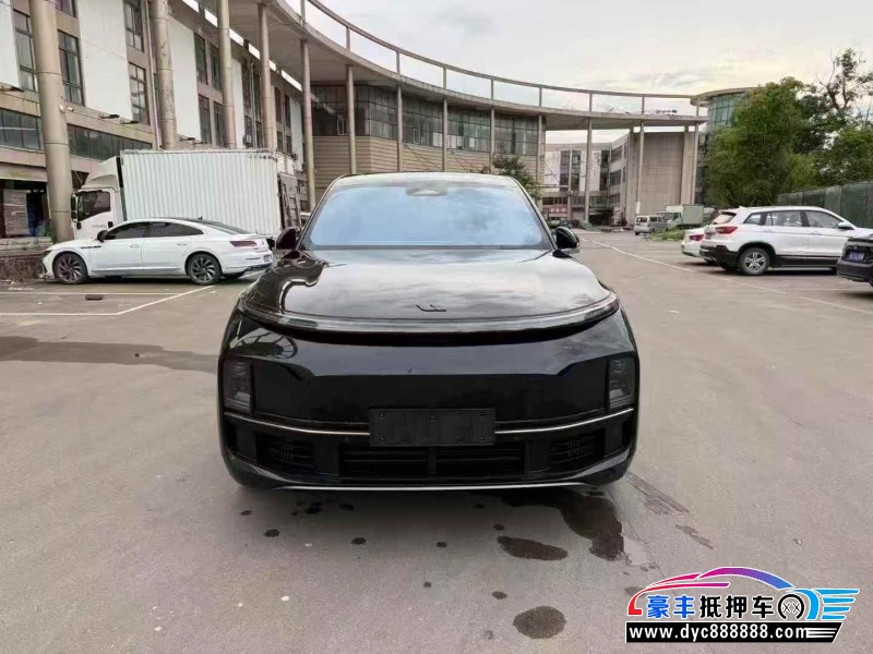 抵押车出售24年理想L9轿车