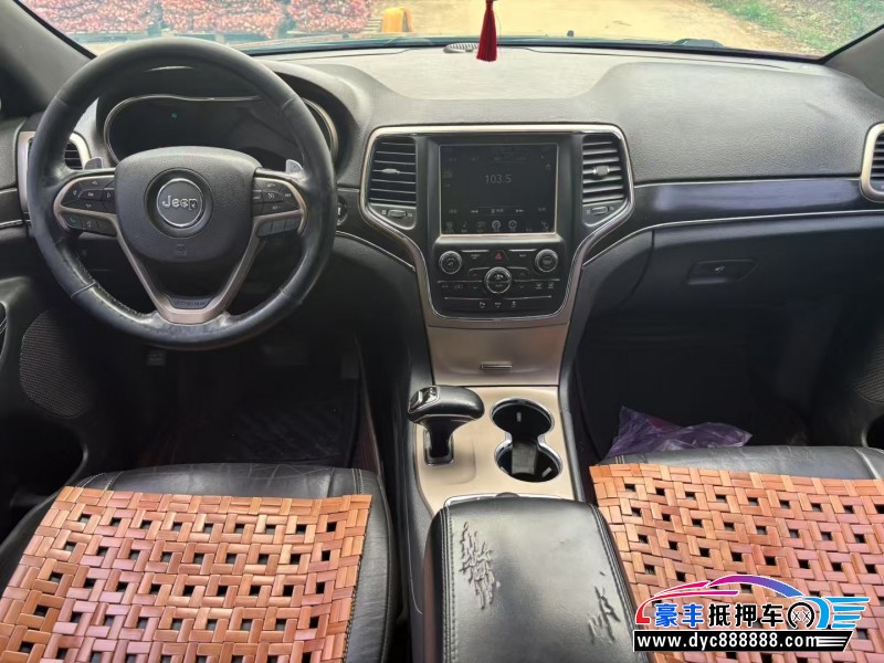 14年Jeep大切诺基轿车抵押车出售