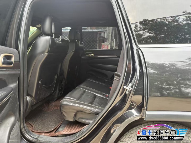 14年Jeep大切诺基轿车抵押车出售
