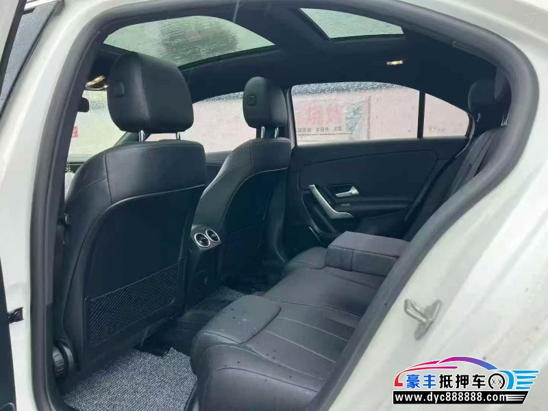22年奔驰A轿车抵押车出售