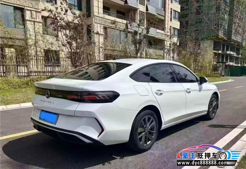25年大众凌渡轿车抵押车出售