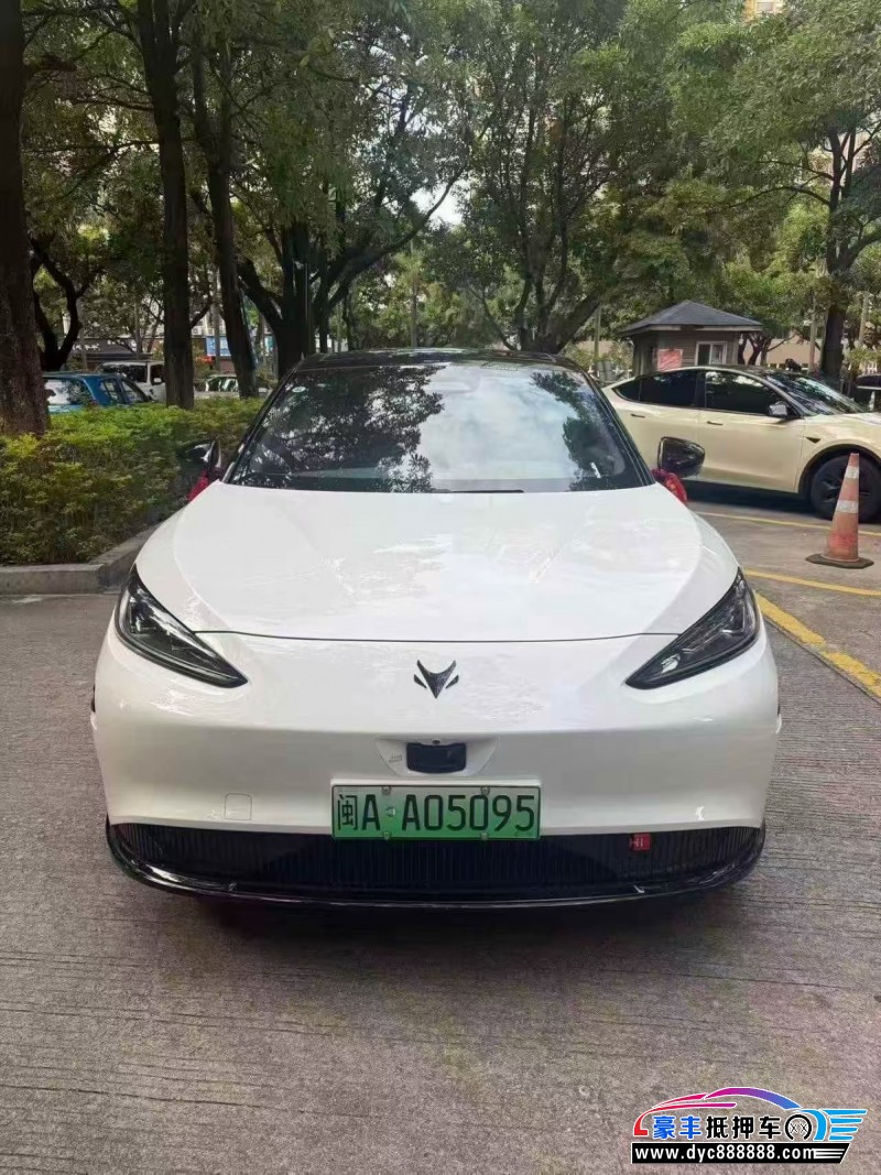 抵押车出售25年极狐阿尔法S轿车