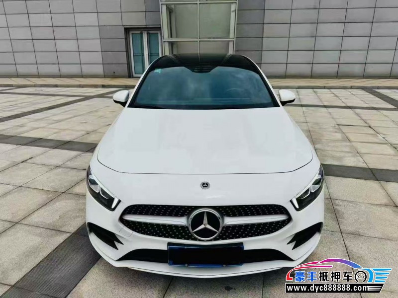 22年奔驰A轿车抵押车出售