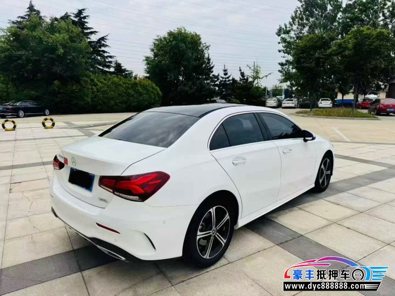22年奔驰A轿车抵押车出售