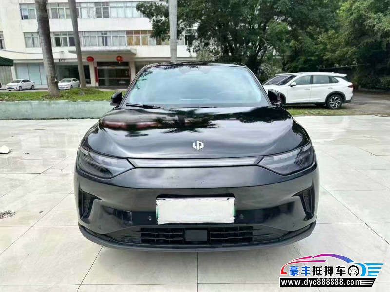 抵押车出售25年零跑C11轿车