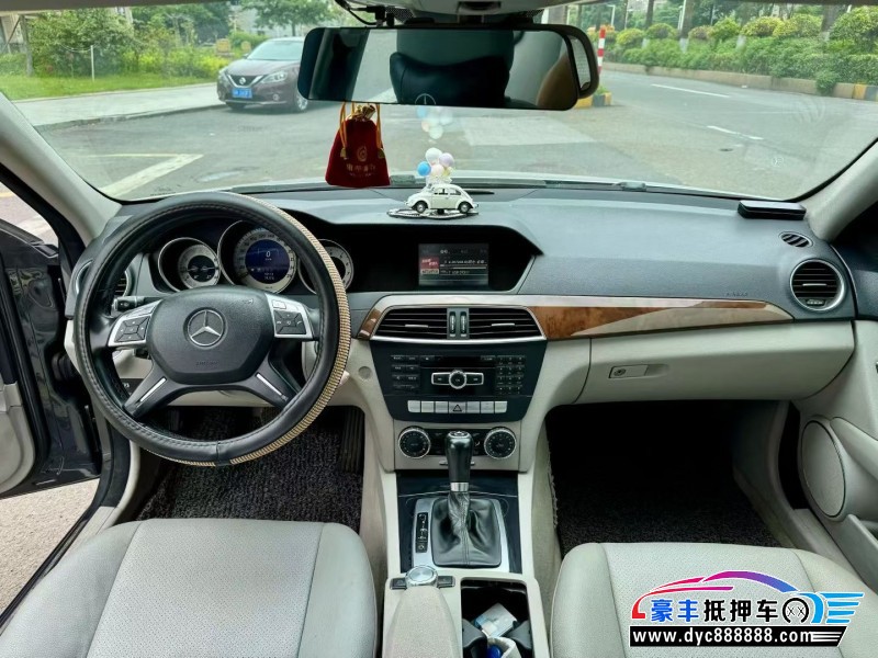 13年奔驰C轿车抵押车出售