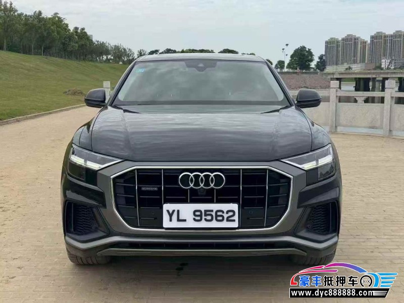 20年奥迪Q8轿车