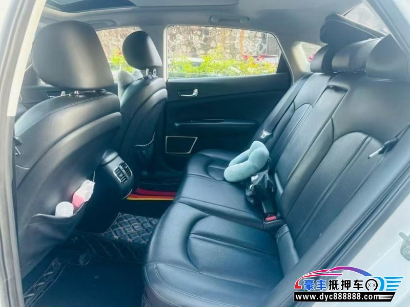 17年起亚K5轿车抵押车出售