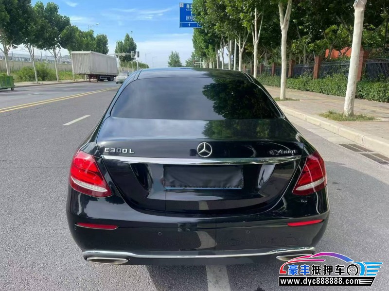 17年奔驰E轿车抵押车出售