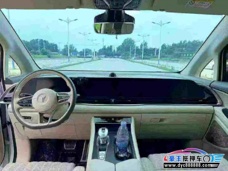 22年岚图梦想家轿车抵押车出售