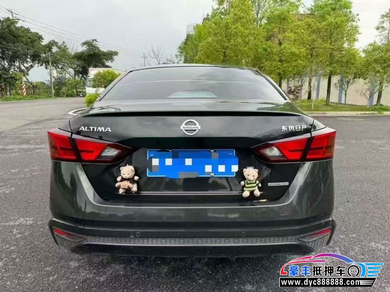 20年日产天籁轿车抵押车出售