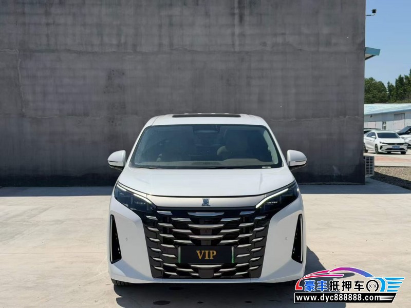 抵押车出售25年比亚迪夏轿车