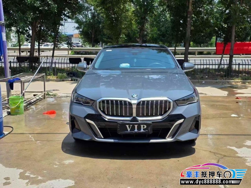 25年宝马5系轿车抵押车出售