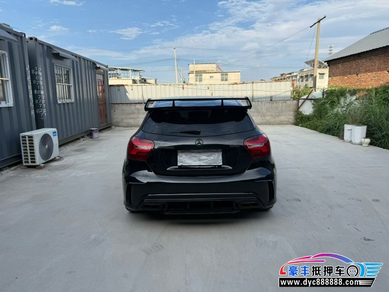 17年奔驰A级AMG轿车抵押车出售