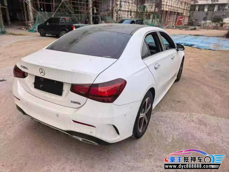 24年奔驰A轿车抵押车出售